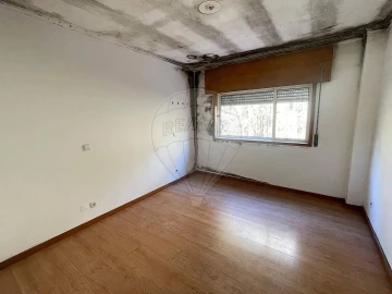 Apartamento T1 para Venda em O. Azeméis, Riba-Ul, Ul, Macinhata Seixa, Madail