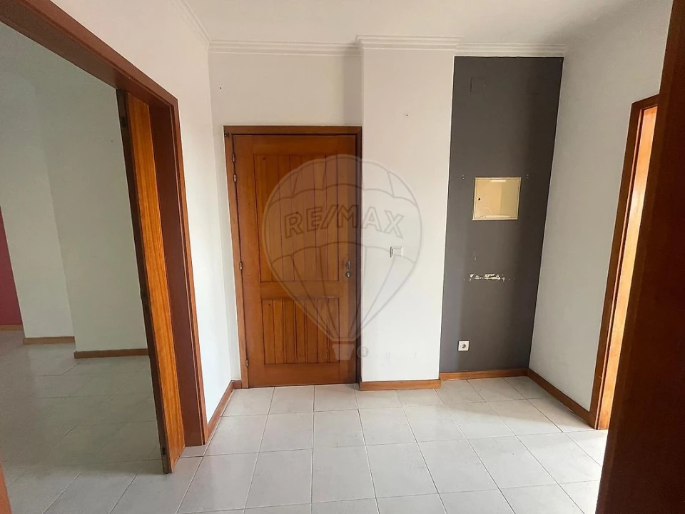 Apartamento T1 para Venda em O. Azeméis, Riba-Ul, Ul, Macinhata Seixa, Madail Foto 1