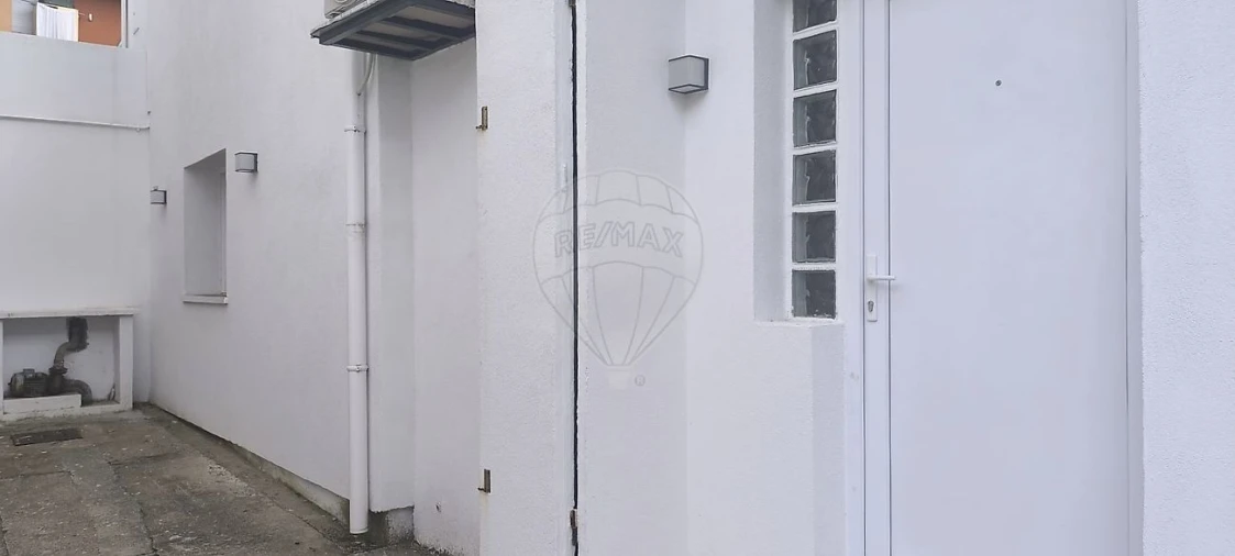 Armazém para Arrendamento em Santo Antonio dos Olivais Foto 2