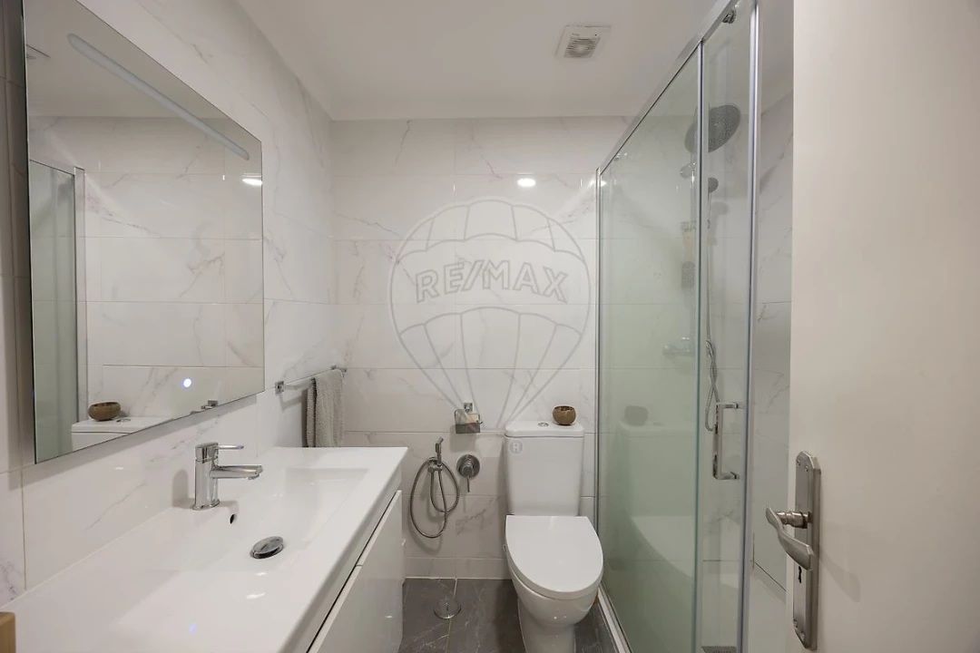 Apartamento T2 para Venda em Porto Salvo Foto 6