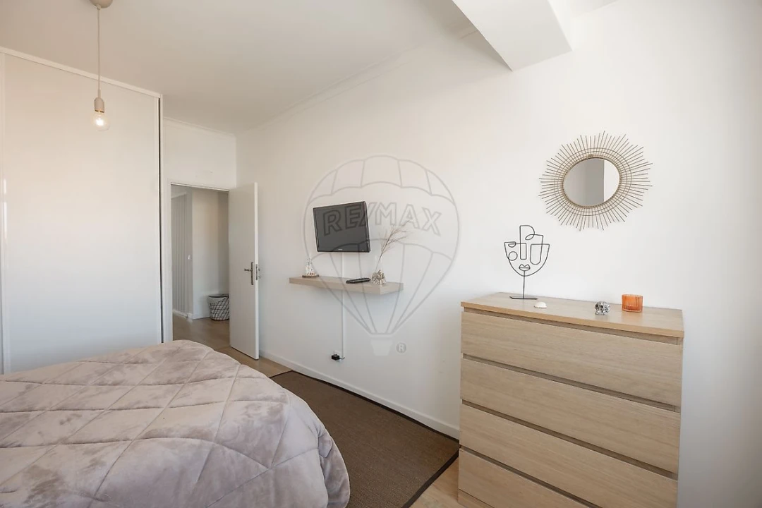 Apartamento T2 para Venda em Porto Salvo Foto 2