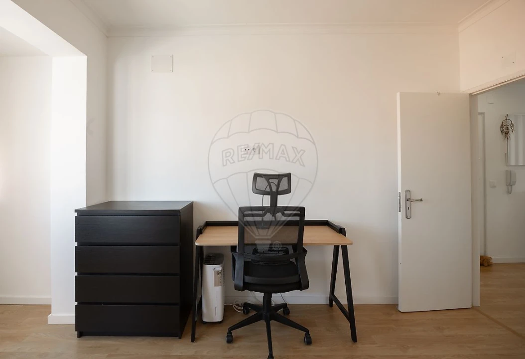 Apartamento T2 para Venda em Porto Salvo Foto 7