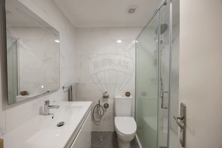 Apartamento T2 para Venda em Porto Salvo Foto 6