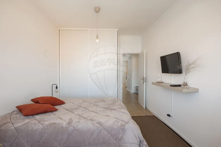 Apartamento T2 para Venda em Porto Salvo Foto 3