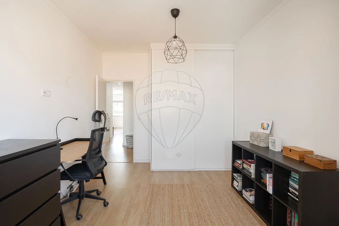 Apartamento T2 para Venda em Porto Salvo Foto 8