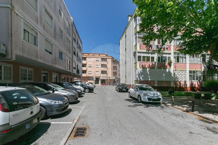 Apartamento T2 para Venda em Cacém e São Marcos Foto 14