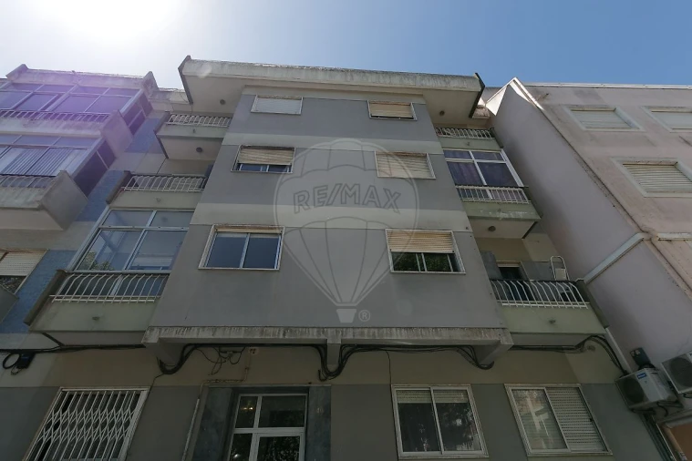 Apartamento T2 para Venda em Cacém e São Marcos Foto 12