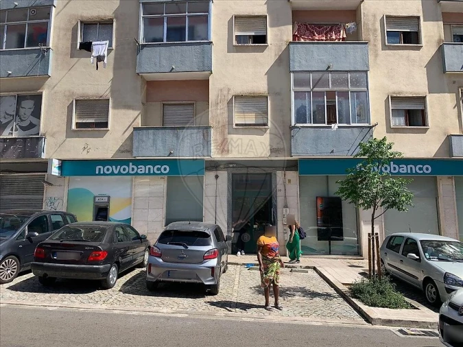 Apartamento T2 para Venda em Agualva e Mira-Sintra Foto 5
