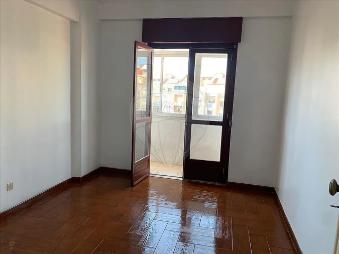 Apartamento T2 para Venda em Agualva e Mira-Sintra Foto 8