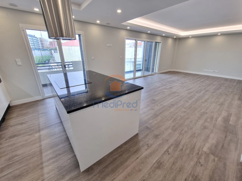 Apartamento T2 para Venda em Ramada e Caneças Foto 5