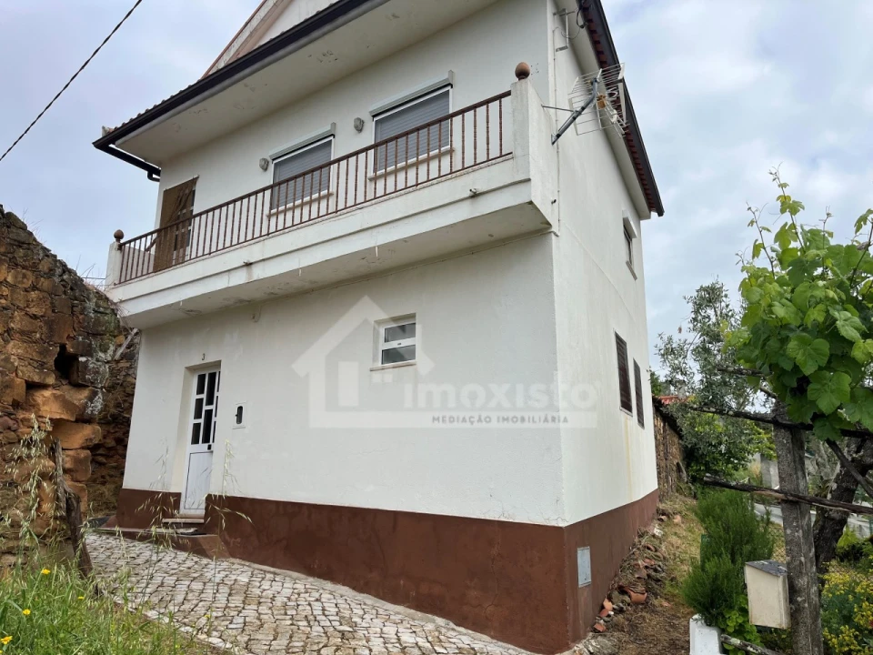 Moradia T3 para Venda em Aguda Foto 1
