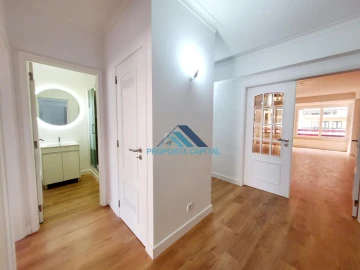 Apartamento T3 para Venda em São Domingos de Benfica