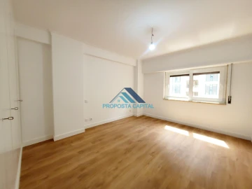 Apartamento T3 para Venda em São Domingos de Benfica