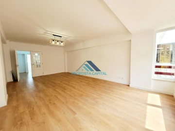 Apartamento T3 para Venda em São Domingos de Benfica
