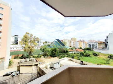 Apartamento T3 para Venda em São Domingos de Benfica