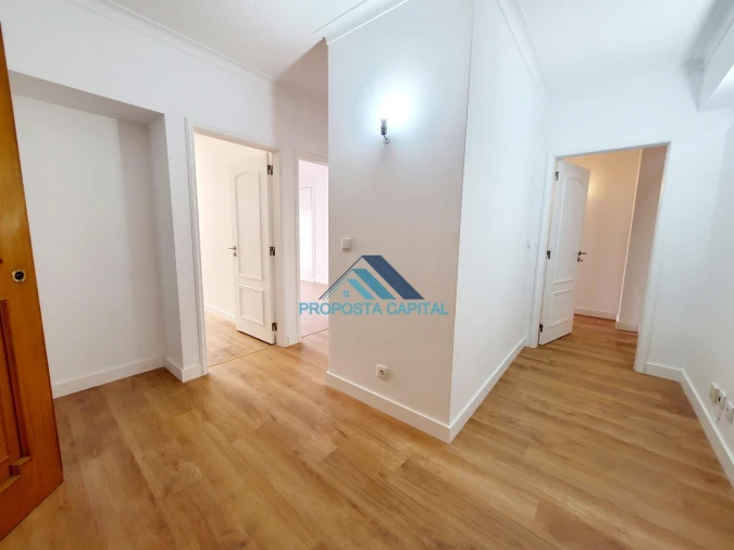 Apartamento T3 para Venda em São Domingos de Benfica Foto 4