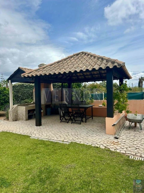 Moradia T5 para Venda em Porches