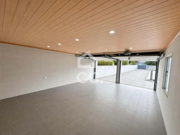 Moradia T2 para Venda em Rabo de Peixe