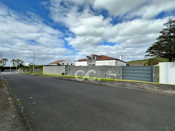 Moradia T2 para Venda em Rabo de Peixe