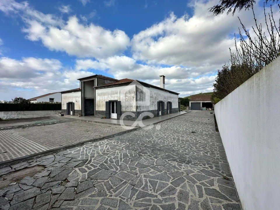 Moradia T2 para Venda em Rabo de Peixe Foto 4
