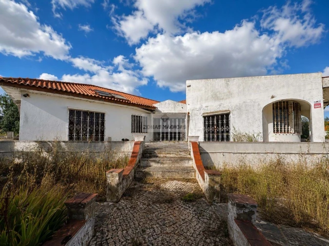 Moradia T4 para Venda em Lagos (São Sebastião e Santa Maria)