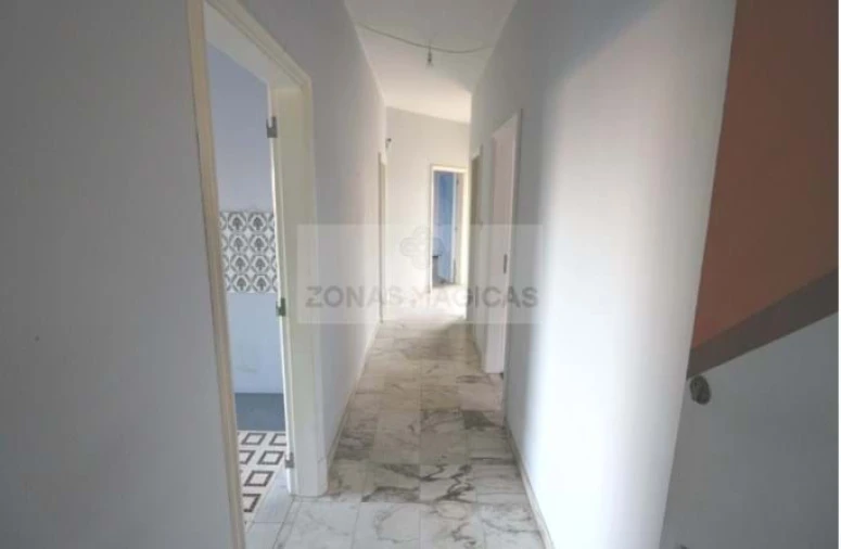 Moradia T4 para Venda em Lagos (São Sebastião e Santa Maria) Foto 9