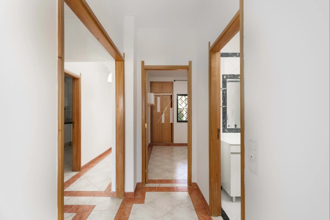 Apartamento T2 para Venda em Quarteira Foto 7