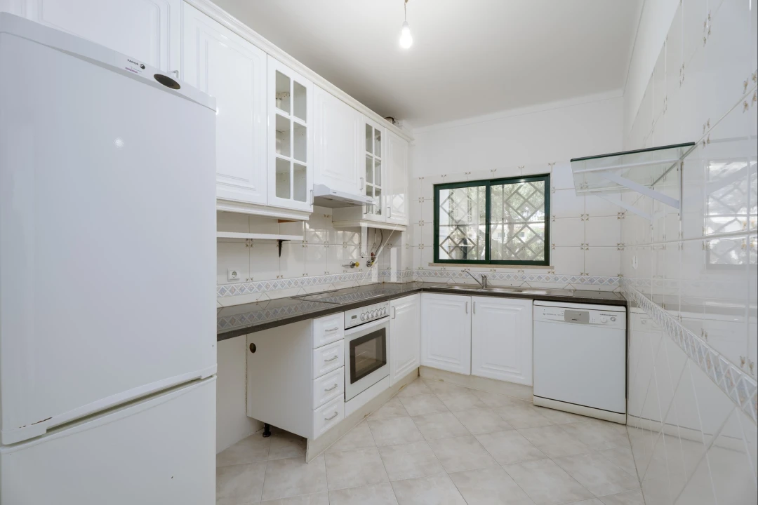 Apartamento T2 para Venda em Quarteira Foto 6