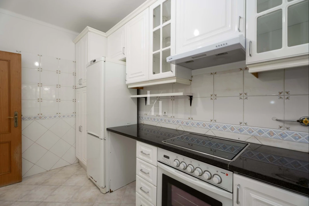 Apartamento T2 para Venda em Quarteira Foto 5