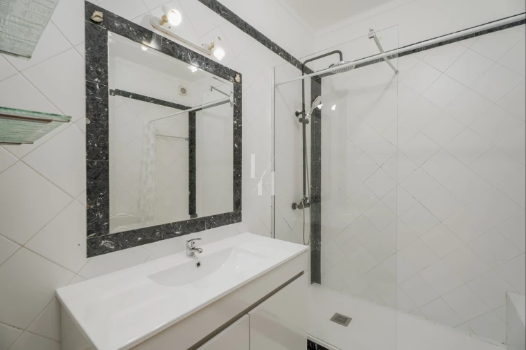 Apartamento T2 para Venda em Quarteira Foto 8