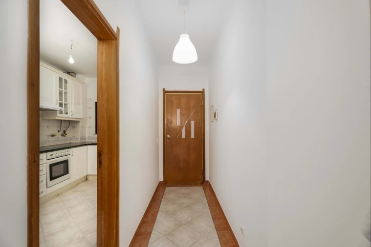 Apartamento T2 para Venda em Quarteira Foto 3