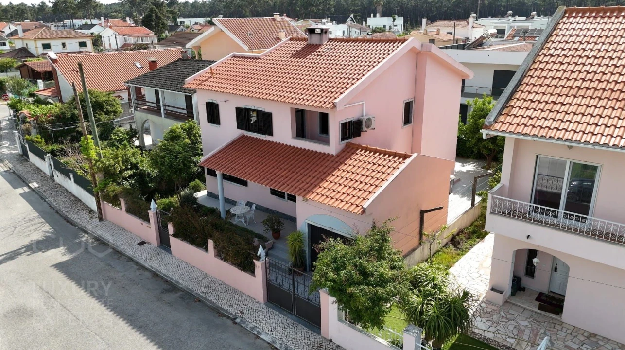 Moradia T4 para Venda em Charneca de Caparica e Sobreda Foto 1