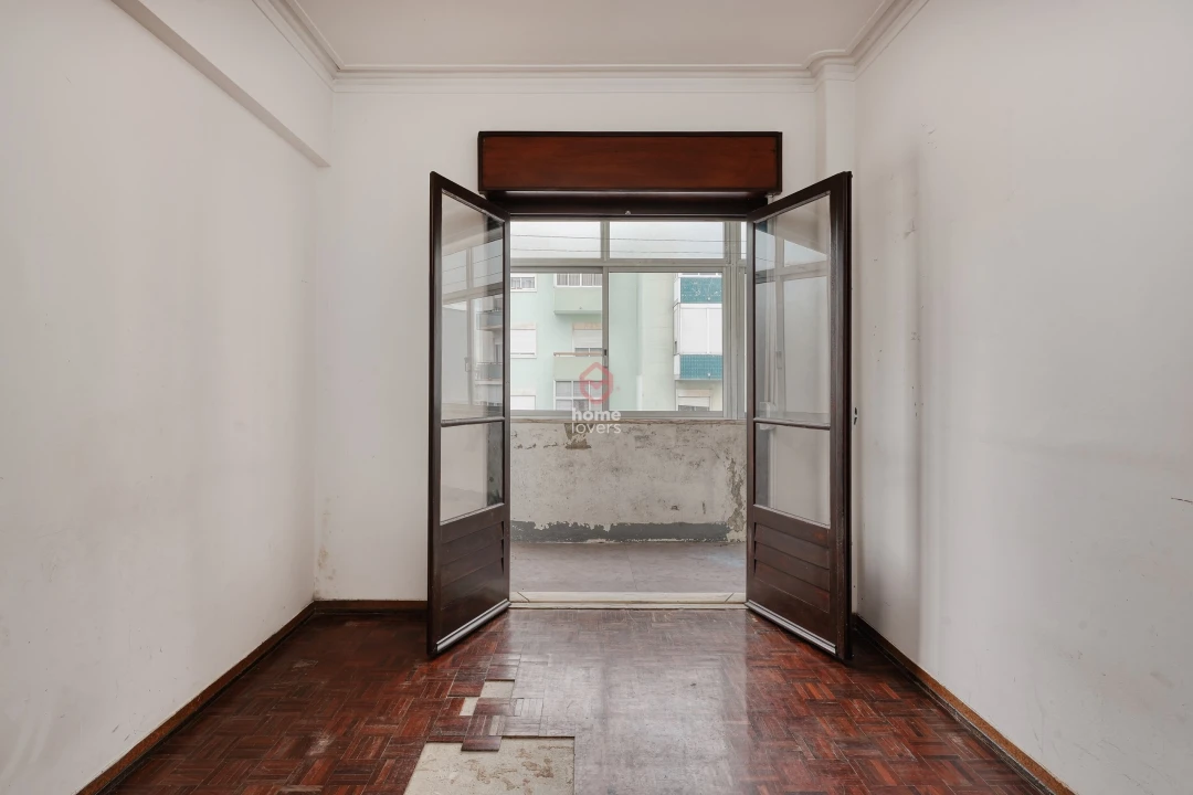 Apartamento T2 para Venda em Odivelas Foto 2