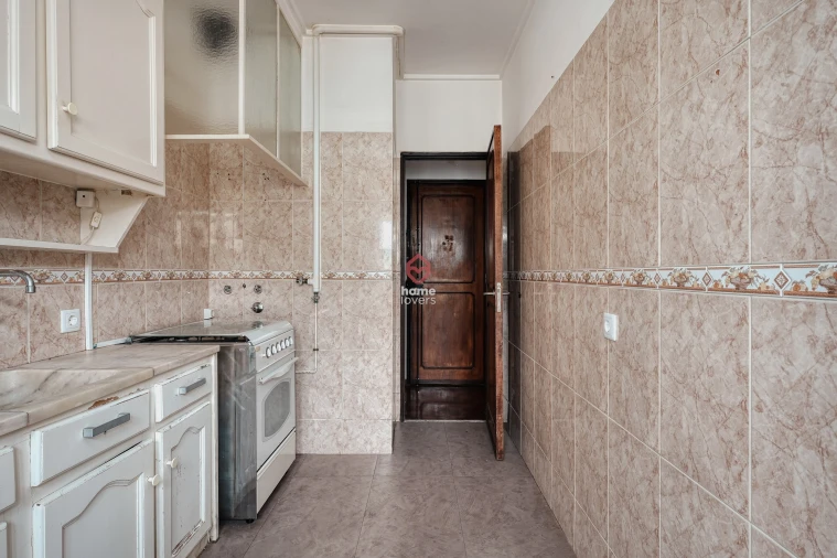 Apartamento T2 para Venda em Odivelas Foto 8