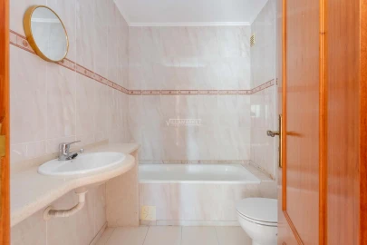 Apartamento T3 para Venda em Santa Maria do Castelo e Santiago e Santa Susana