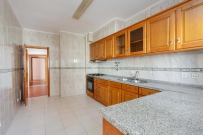 Apartamento T3 para Venda em Santa Maria do Castelo e Santiago e Santa Susana