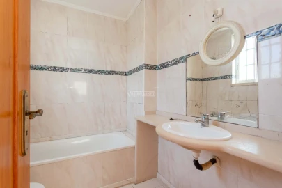 Apartamento T3 para Venda em Santa Maria do Castelo e Santiago e Santa Susana