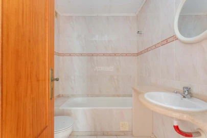 Apartamento T3 para Venda em Santa Maria do Castelo e Santiago e Santa Susana
