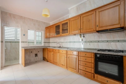Apartamento T3 para Venda em Santa Maria do Castelo e Santiago e Santa Susana