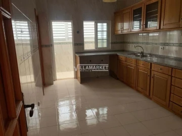 Apartamento T3 para Venda em Santa Maria do Castelo e Santiago e Santa Susana
