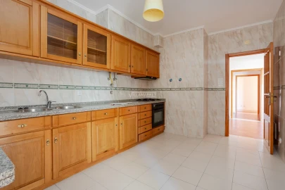 Apartamento T3 para Venda em Santa Maria do Castelo e Santiago e Santa Susana