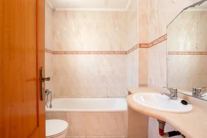Apartamento T3 para Venda em Santa Maria do Castelo e Santiago e Santa Susana