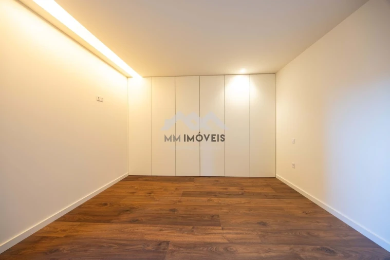 Apartamento T1 para Venda em Paranhos Foto 3