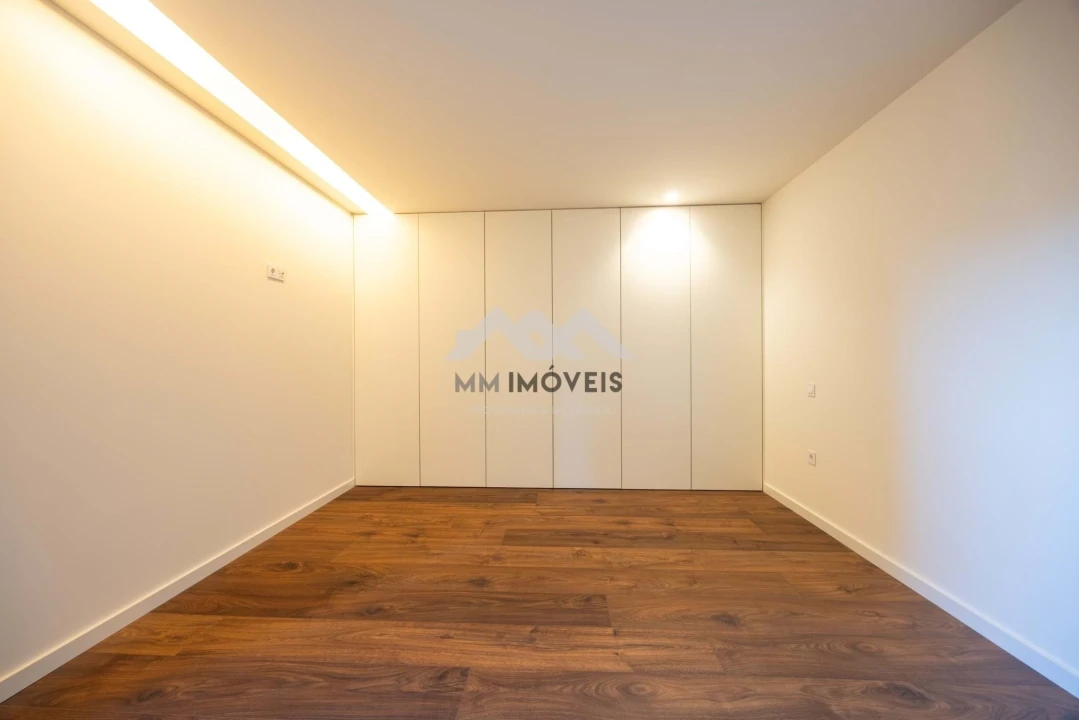 Apartamento T1 para Venda em Paranhos Foto 3
