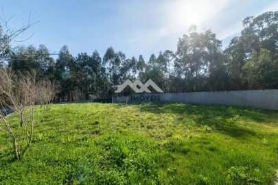 Moradia T4 para Venda em Nogueira e Silva Escura