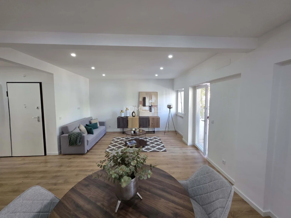 Apartamento T3 para Venda em Benfica Foto 1