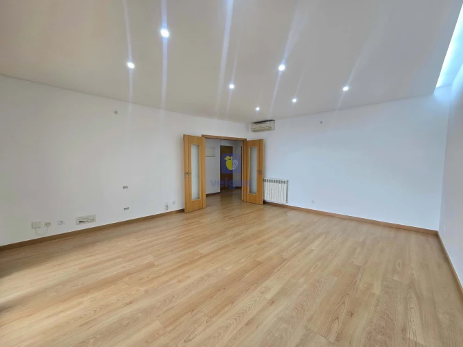 Apartamento T3 para Venda em Odivelas Foto 2