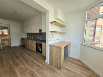 Apartamento T3 para Venda em São Domingos de Benfica