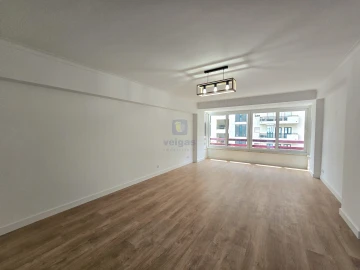 Apartamento T3 para Venda em São Domingos de Benfica