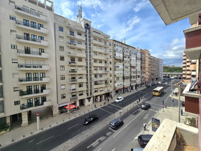 Apartamento T3 para Venda em São Domingos de Benfica Foto 4